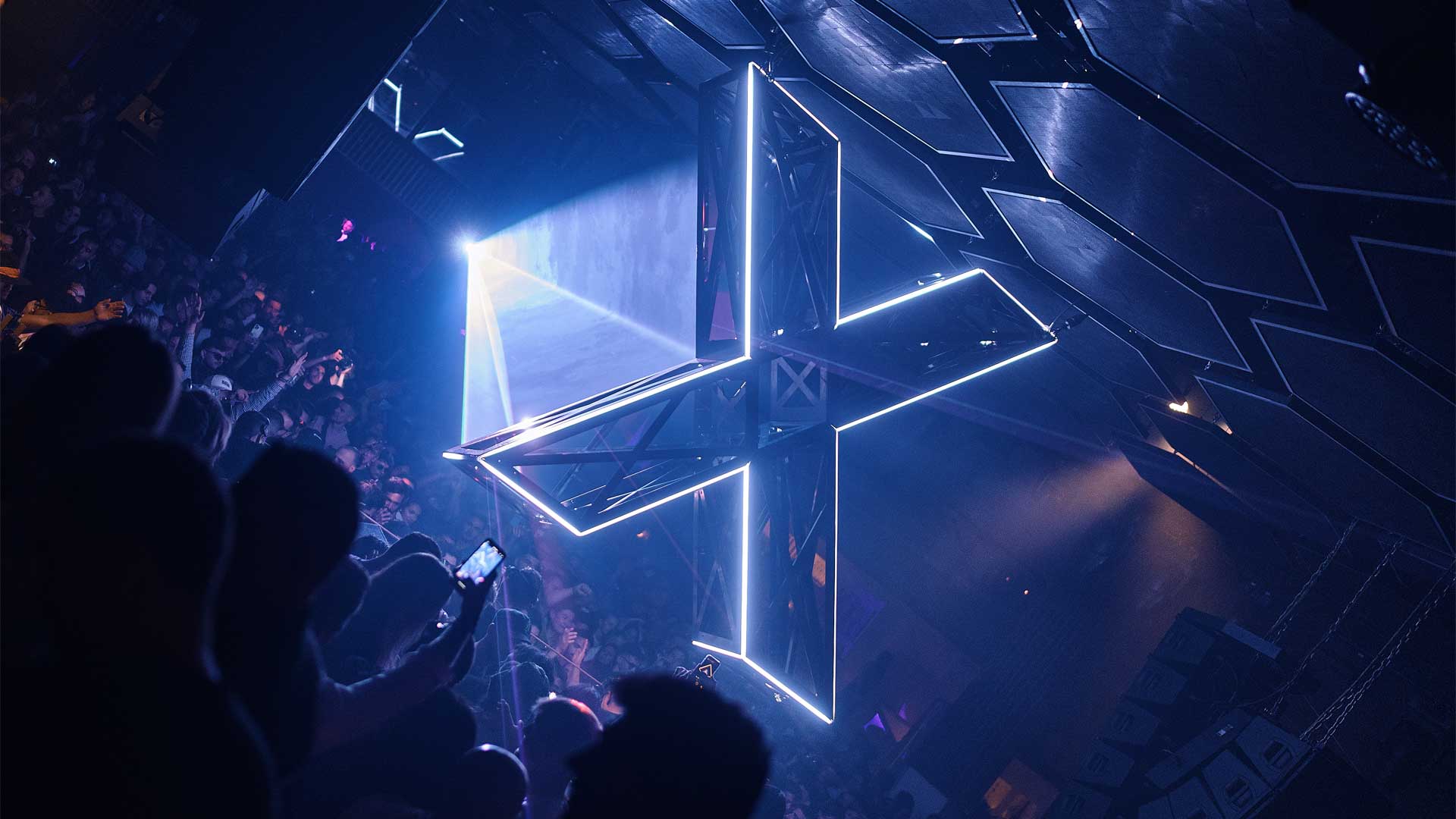 Adriatique Projekt X modular LED sculpture